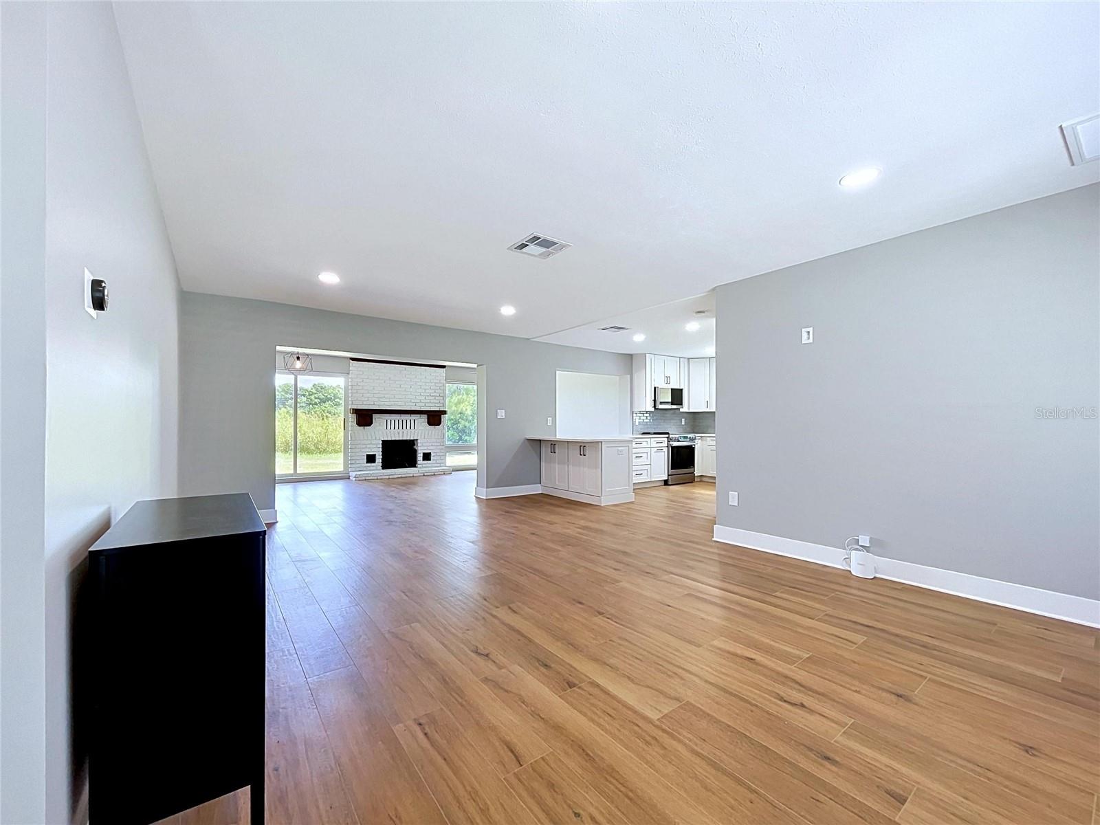 381 WESTWINDS DR — photo 6