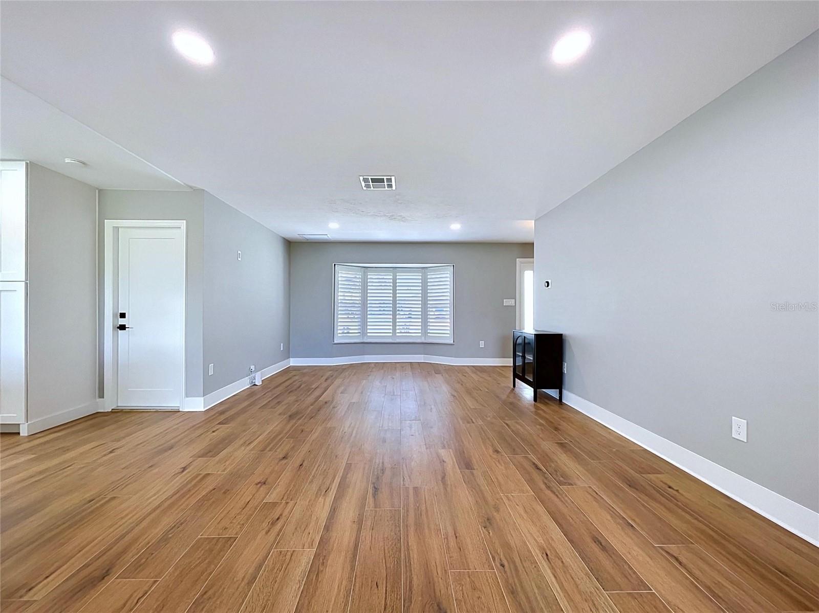 381 WESTWINDS DR — photo 25
