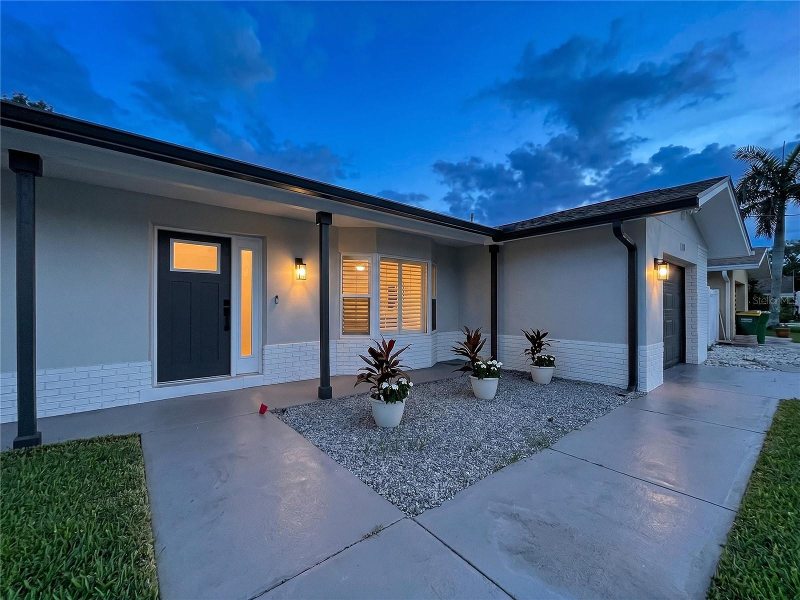 381 WESTWINDS DR — photo 4