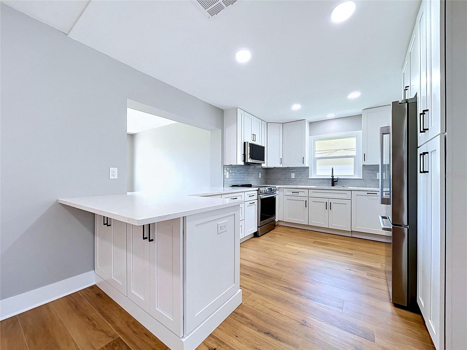381 WESTWINDS DR — photo 9