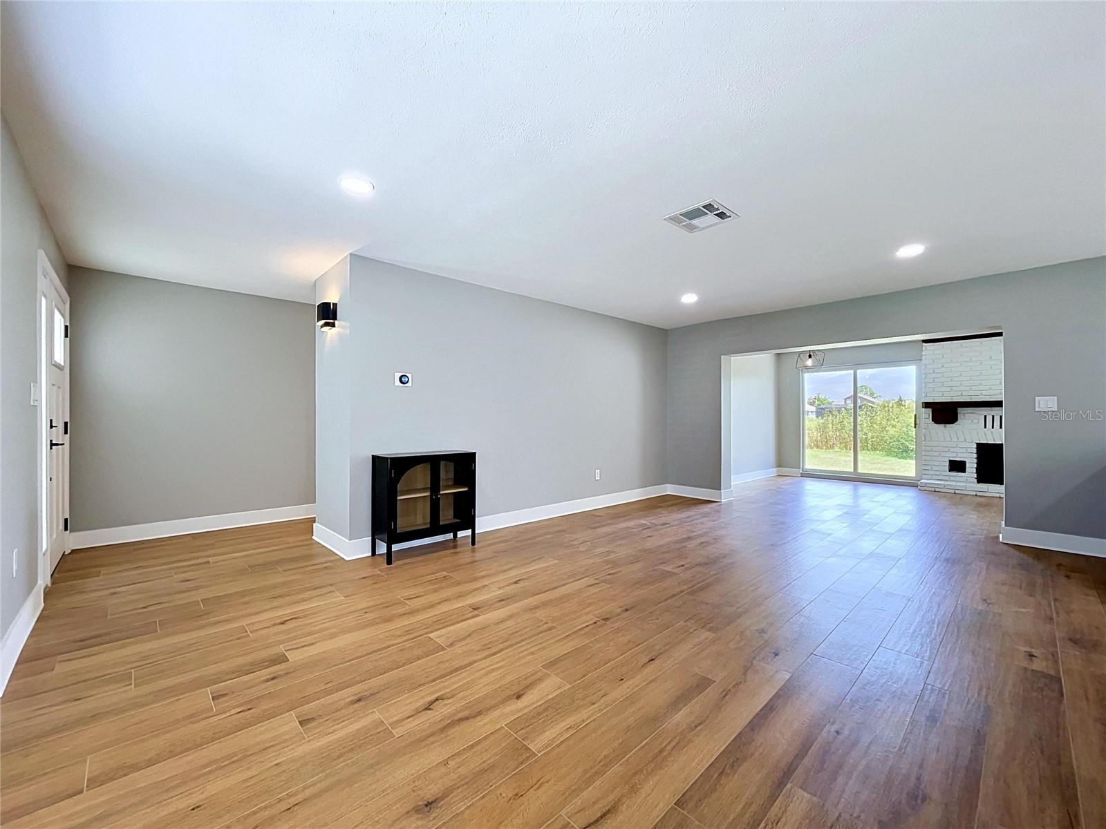 381 WESTWINDS DR — photo 8