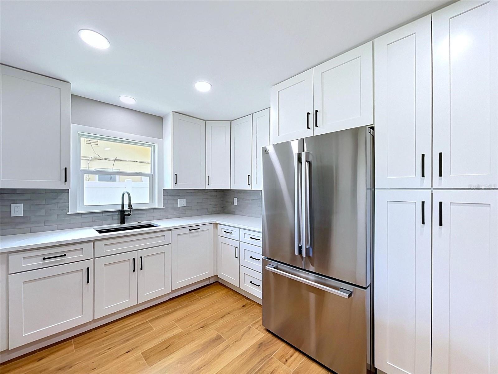 381 WESTWINDS DR — photo 10