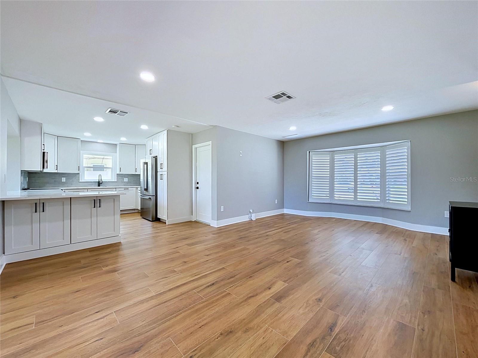 381 WESTWINDS DR — photo 15