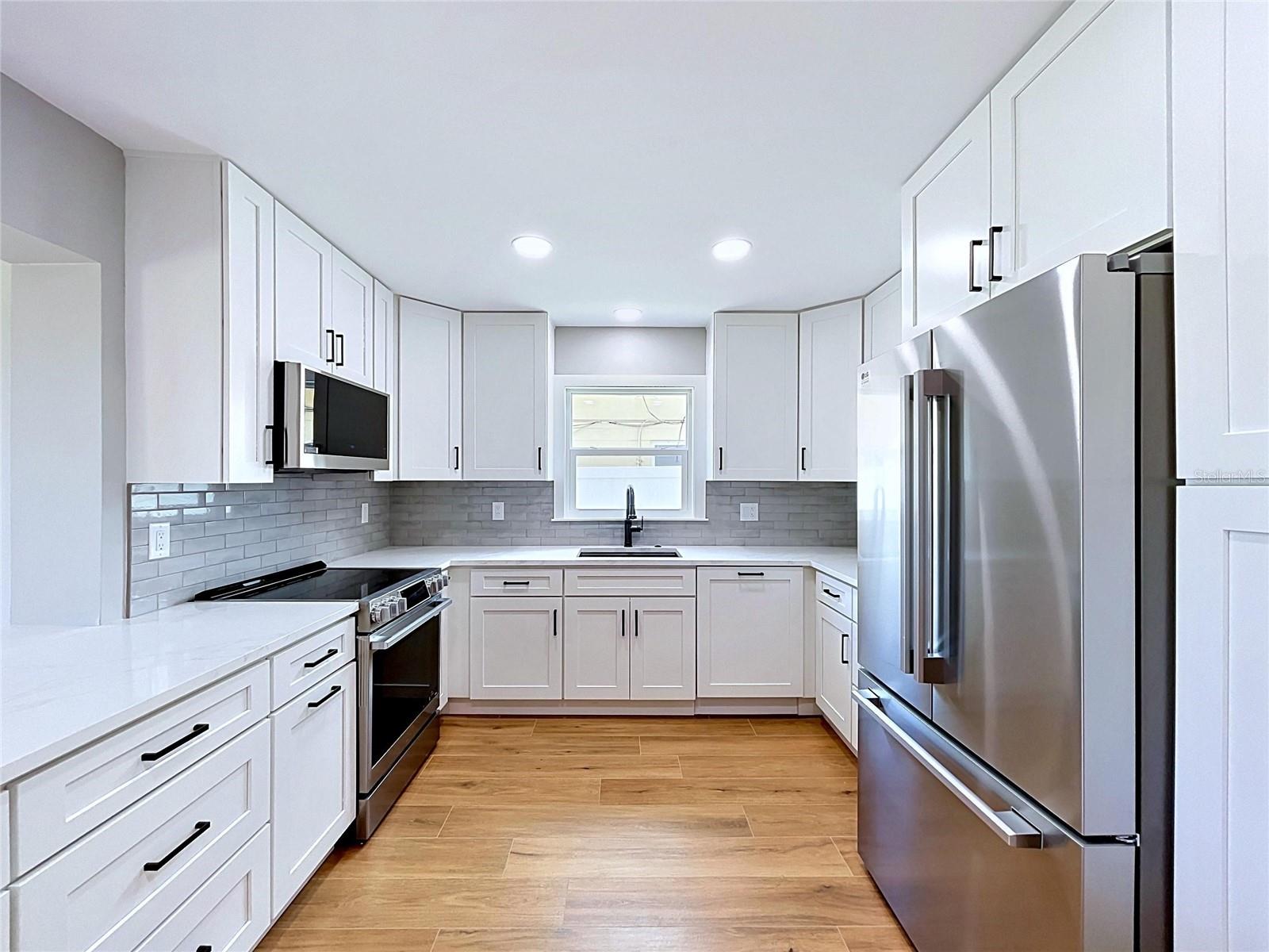 381 WESTWINDS DR — photo 11