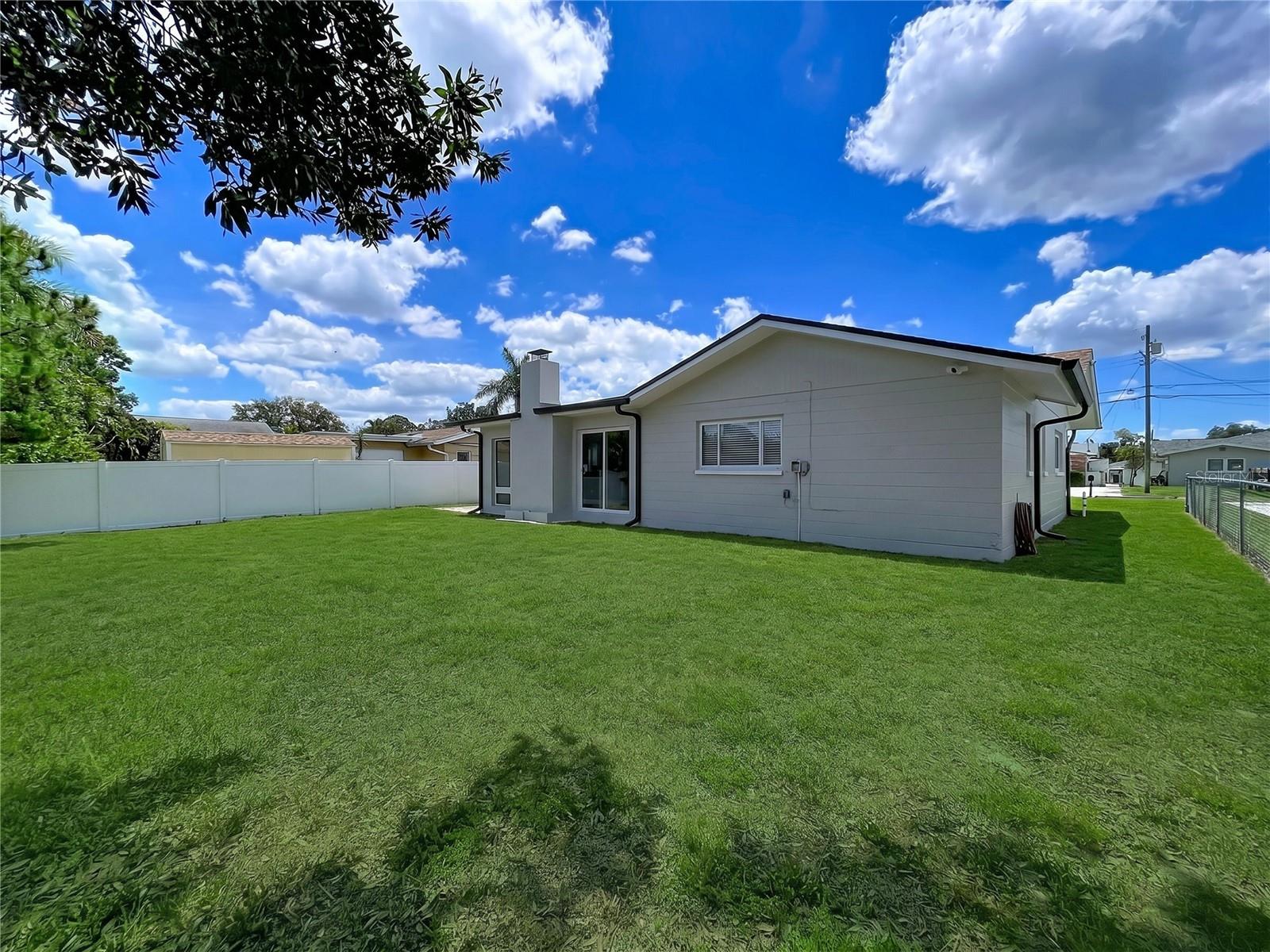 381 WESTWINDS DR — photo 49