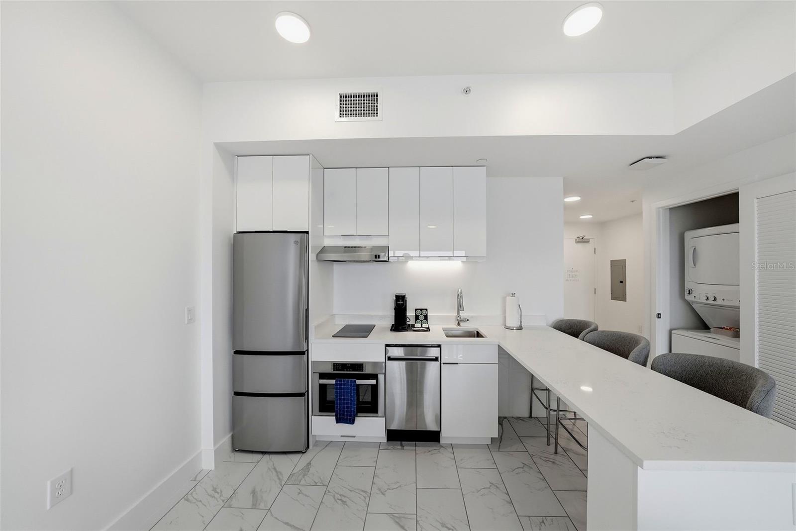 411 E SHORE DR #205 — photo 2