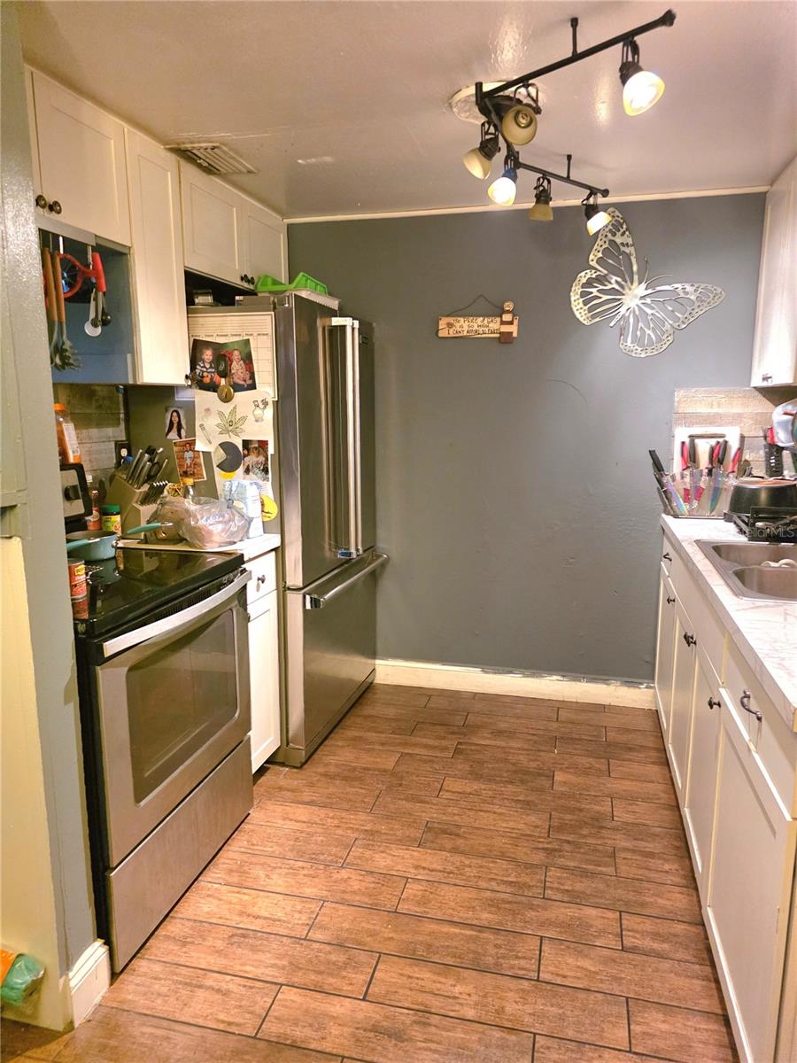 917 27TH ST E — photo 7
