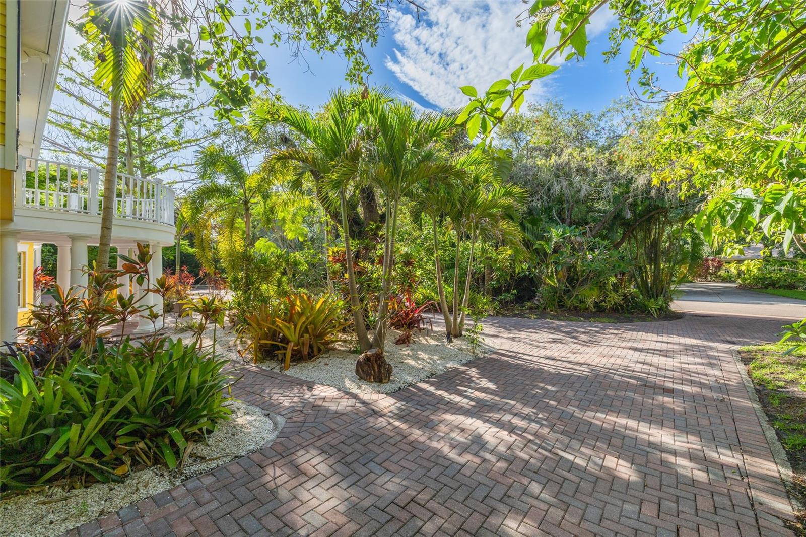 1821 OAK CREEK DR — photo 4