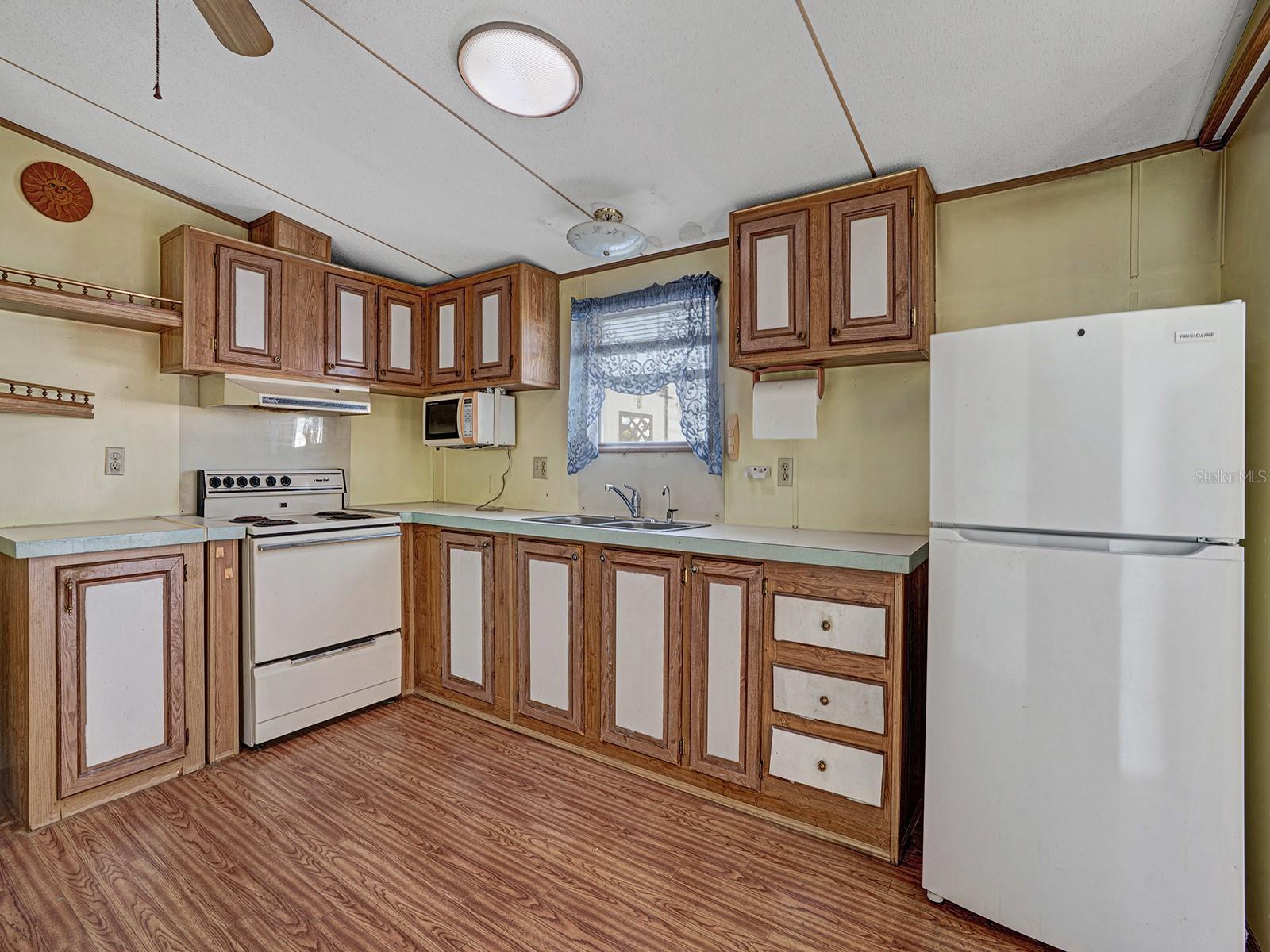 10339 MARINETTE AVE — photo 4