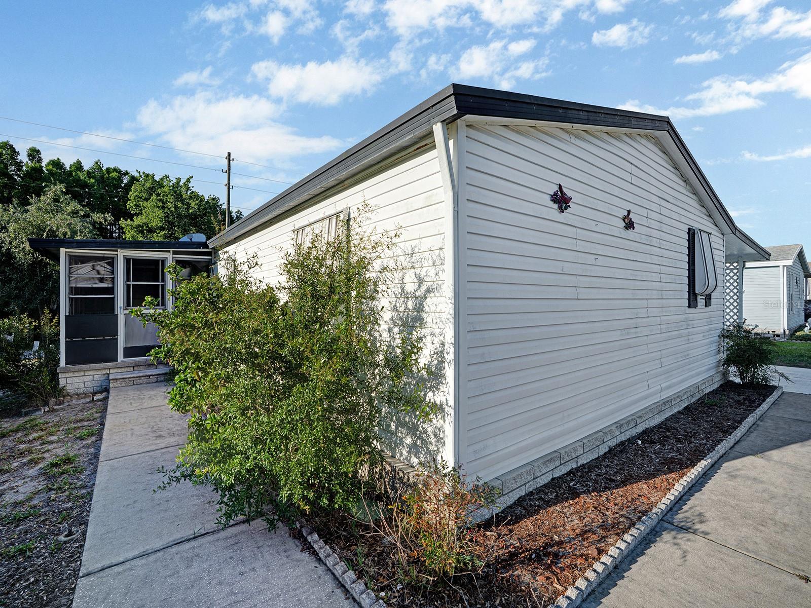 10339 MARINETTE AVE — photo 28