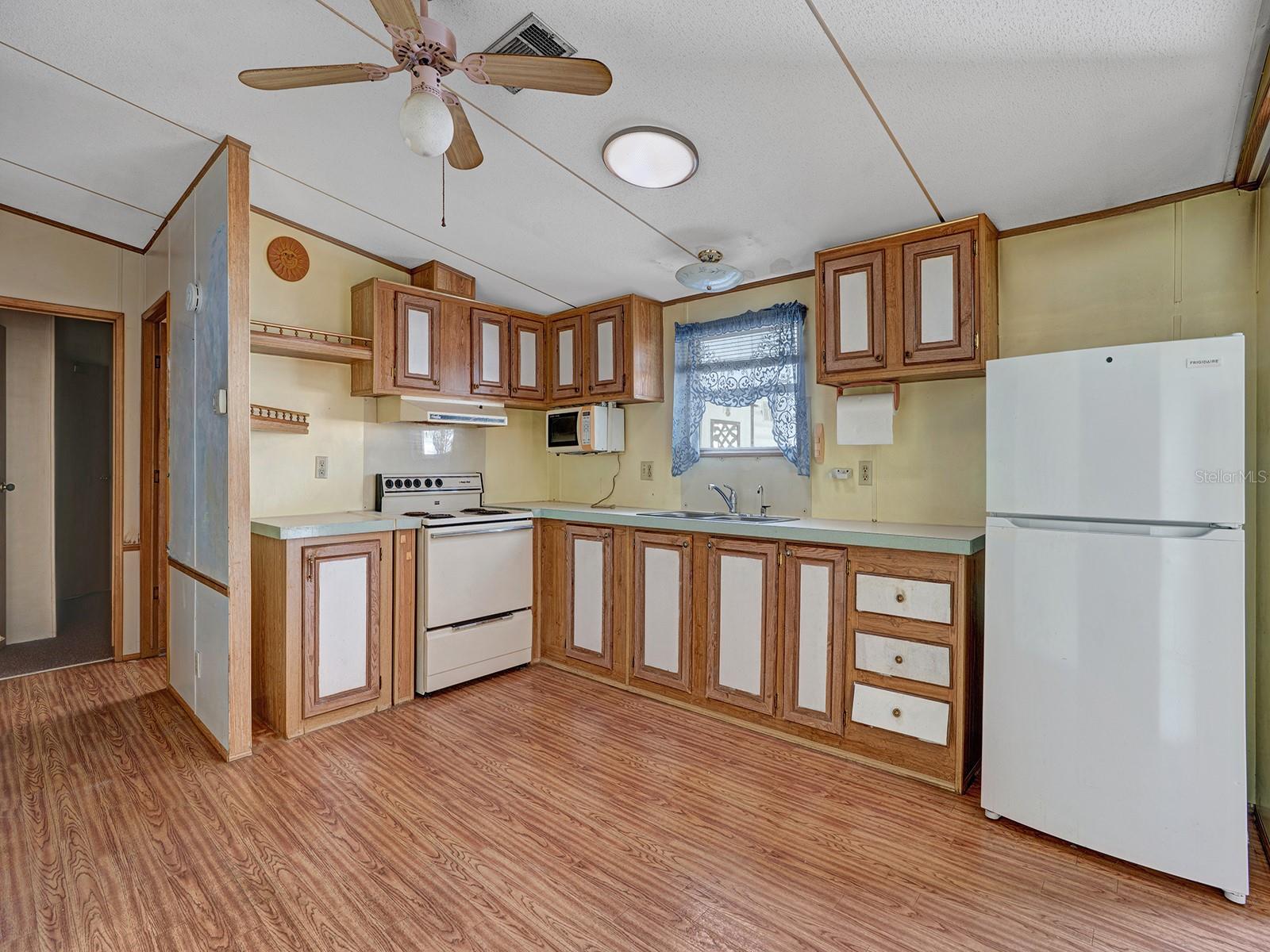 10339 MARINETTE AVE — photo 3