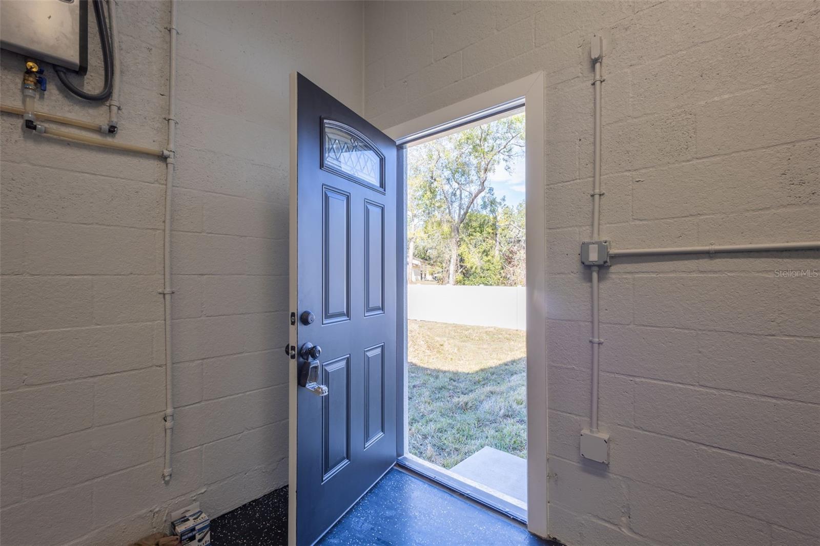 9912 GOLDEN LOOP — photo 38