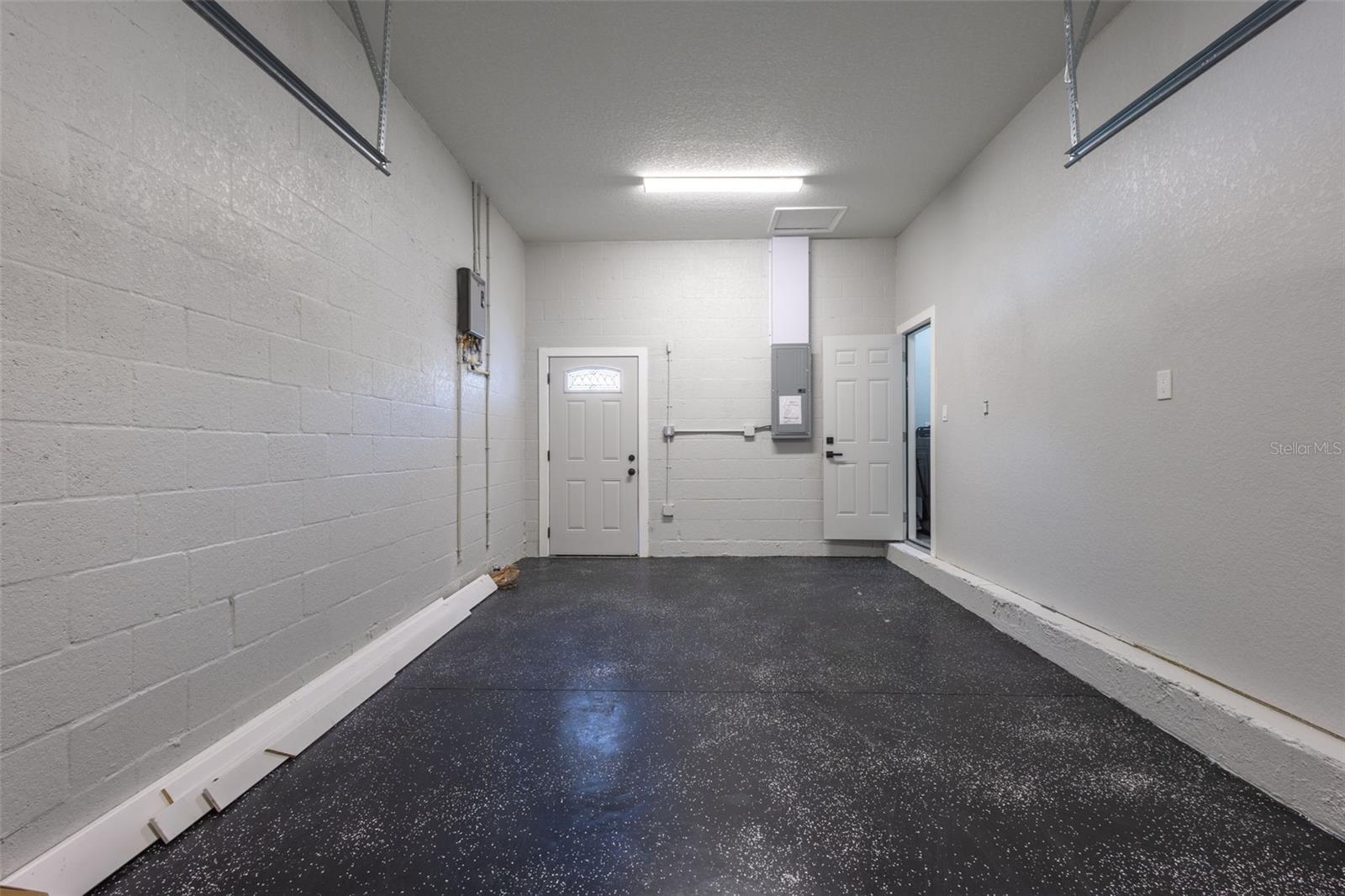 9912 GOLDEN LOOP — photo 40
