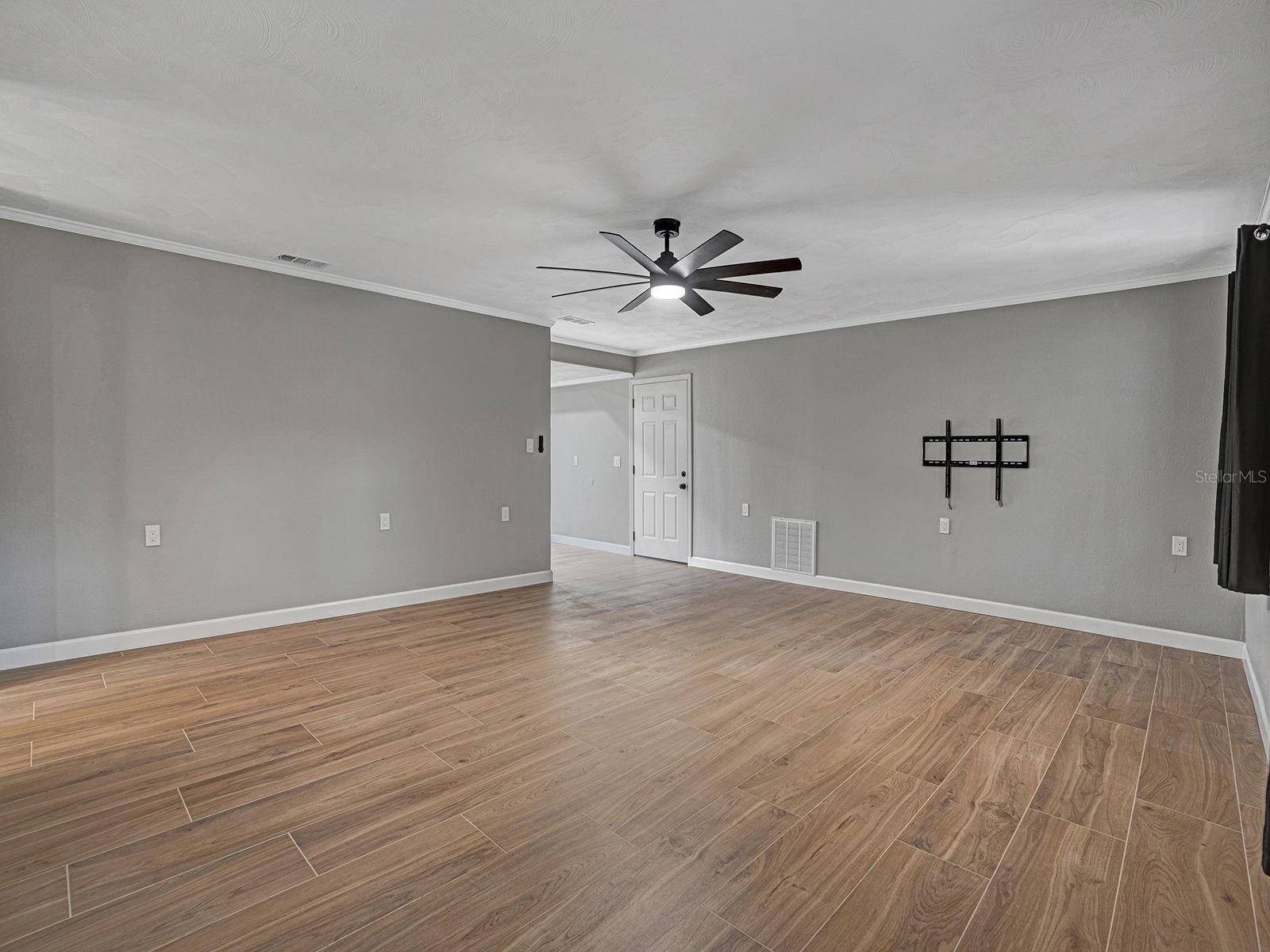 8310 LIMAN DR — photo 4