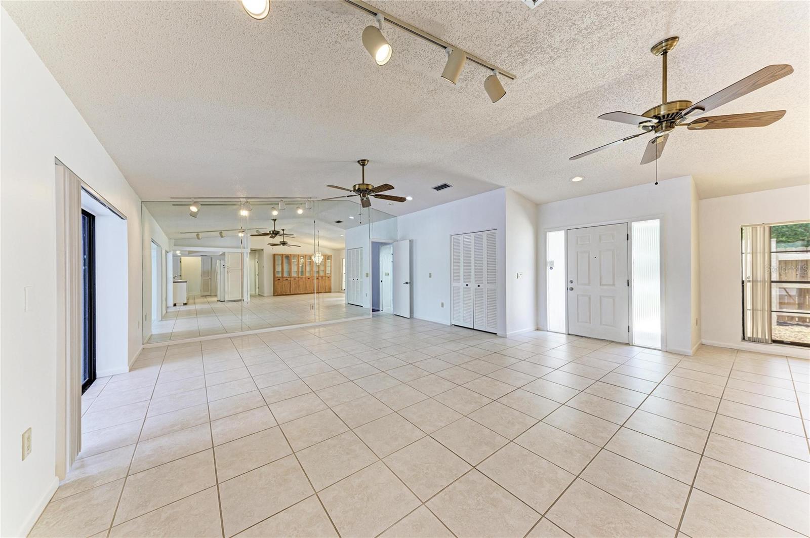 4242 DRYDEN CIR — photo 11