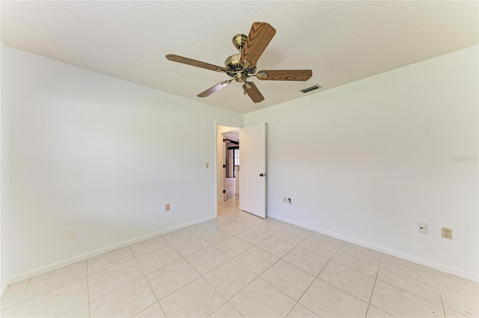 4242 DRYDEN CIR — photo 37