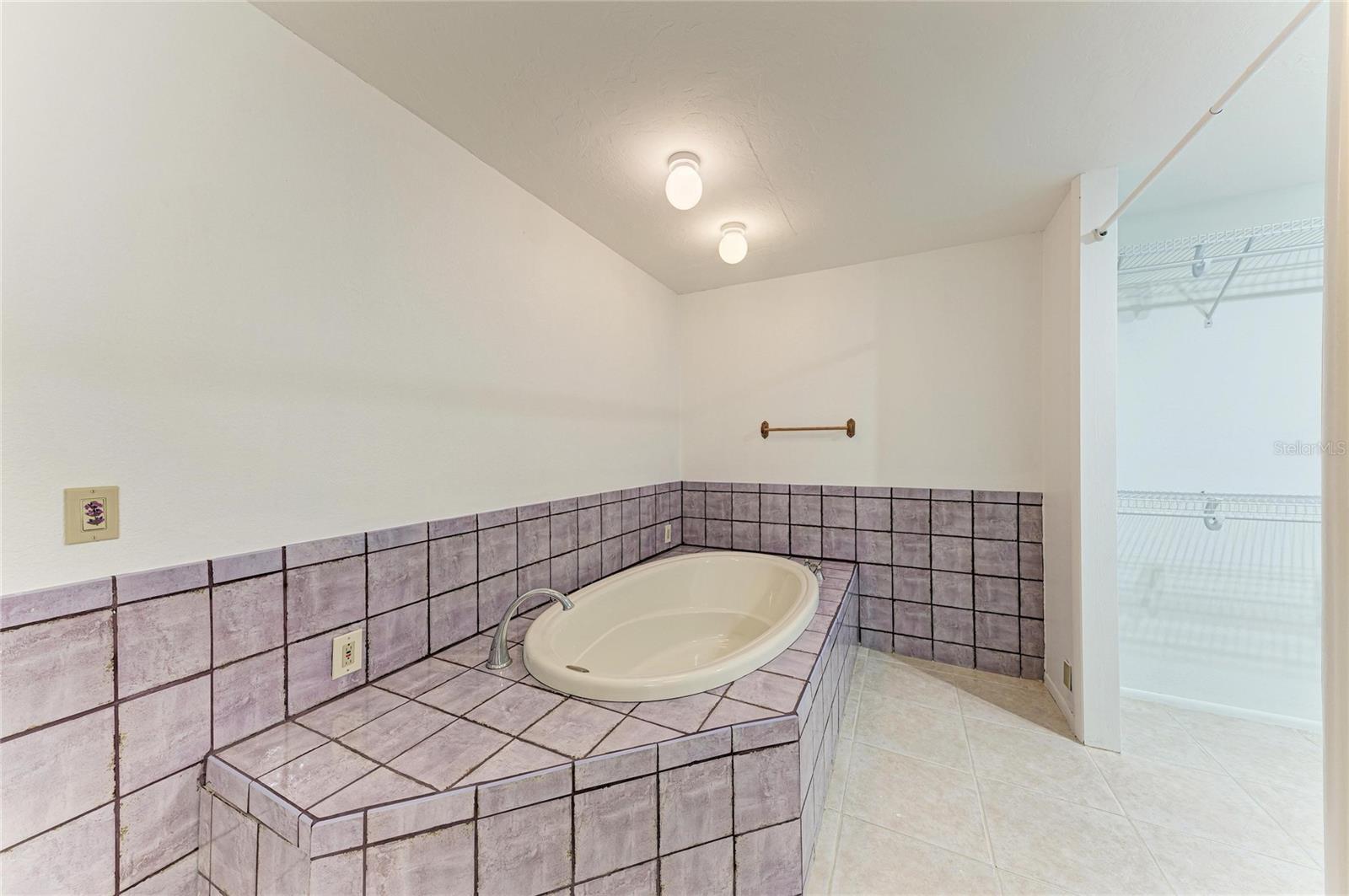 4242 DRYDEN CIR — photo 31