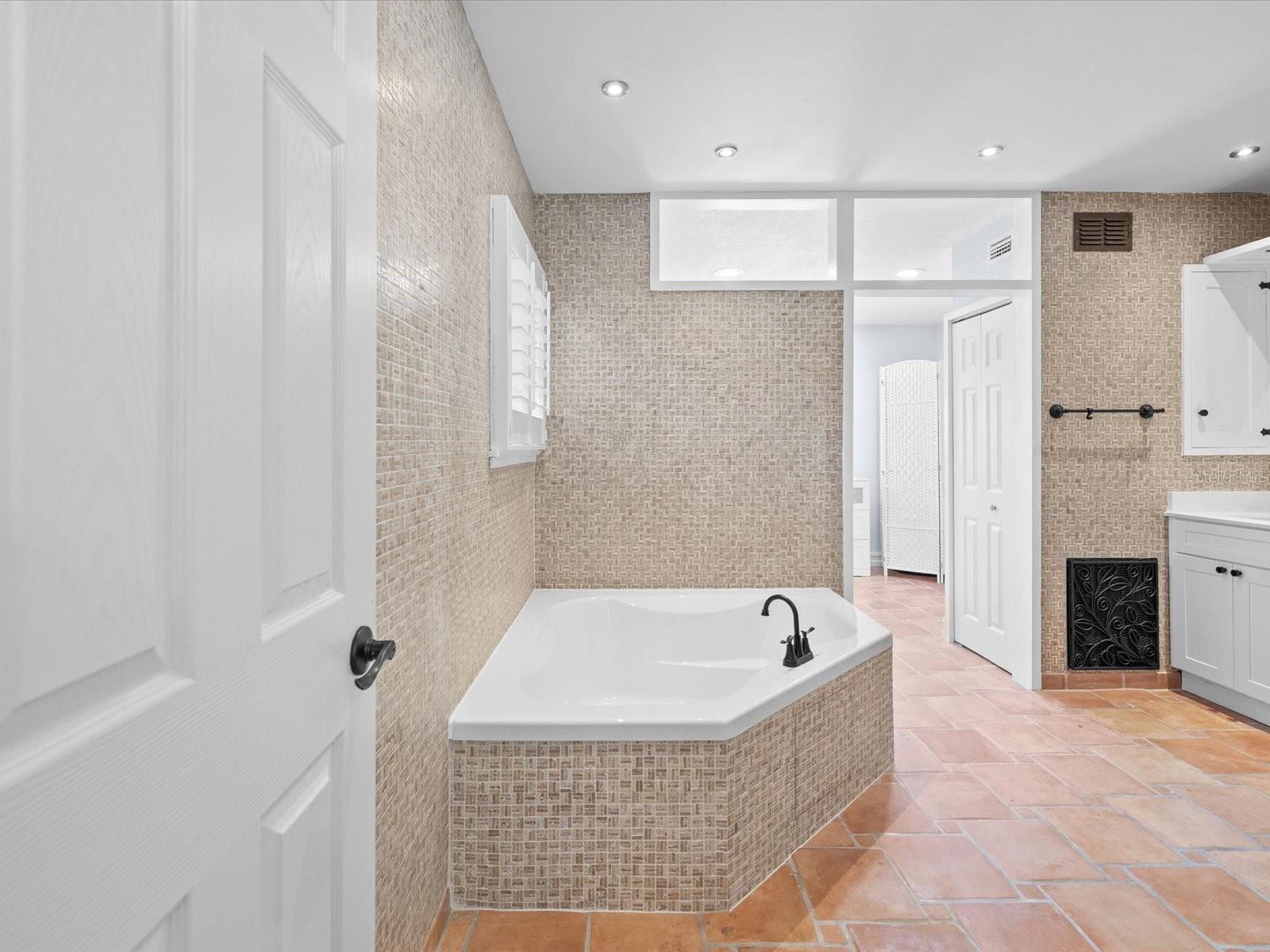 502 FLORIDA BLVD — photo 17