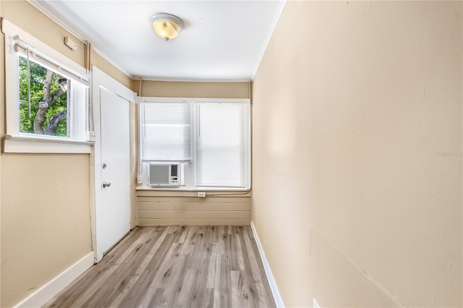 418 E AMELIA AVE #G — photo 3