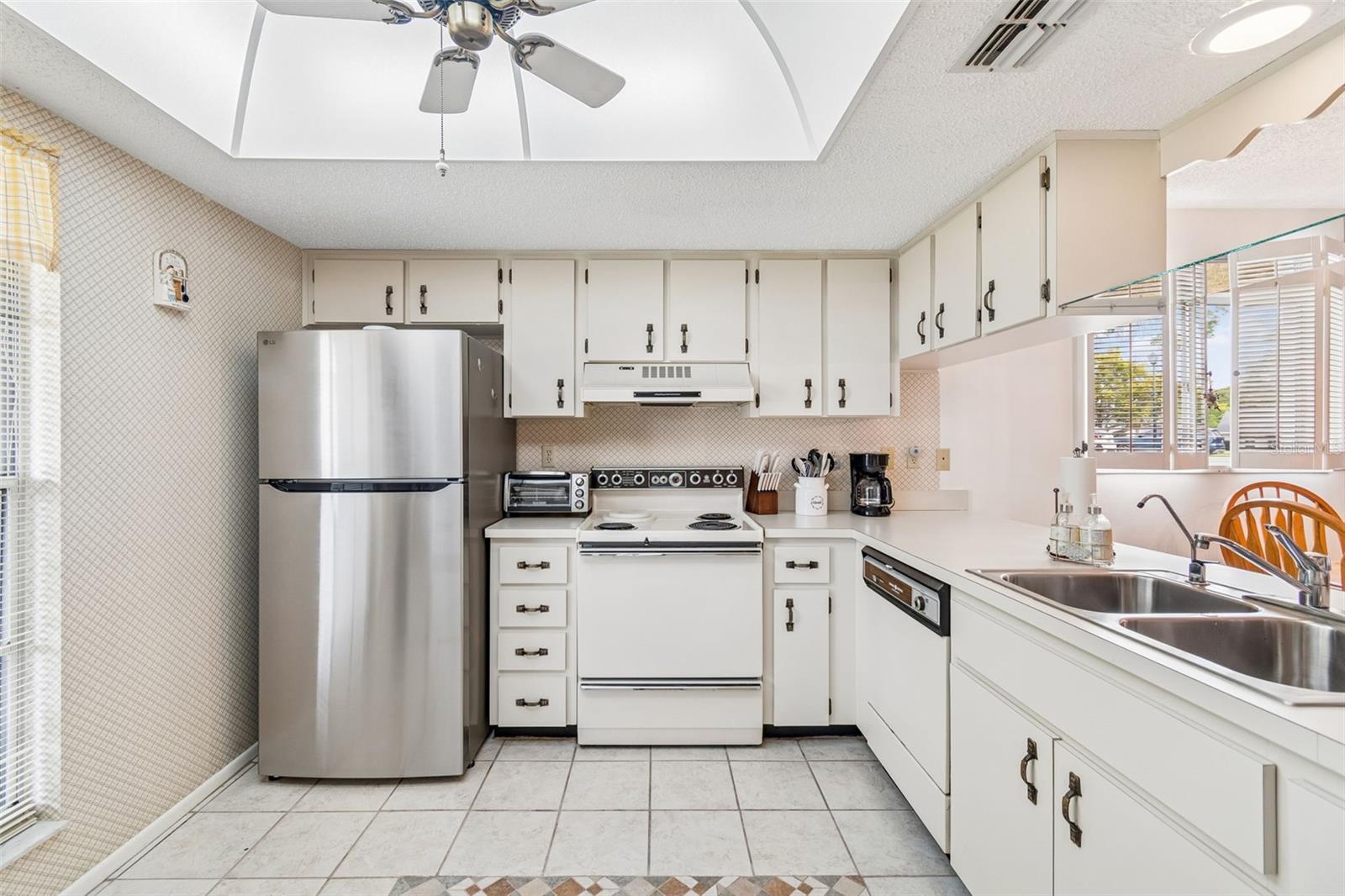 7725 DANUBE DR #0000 — photo 12