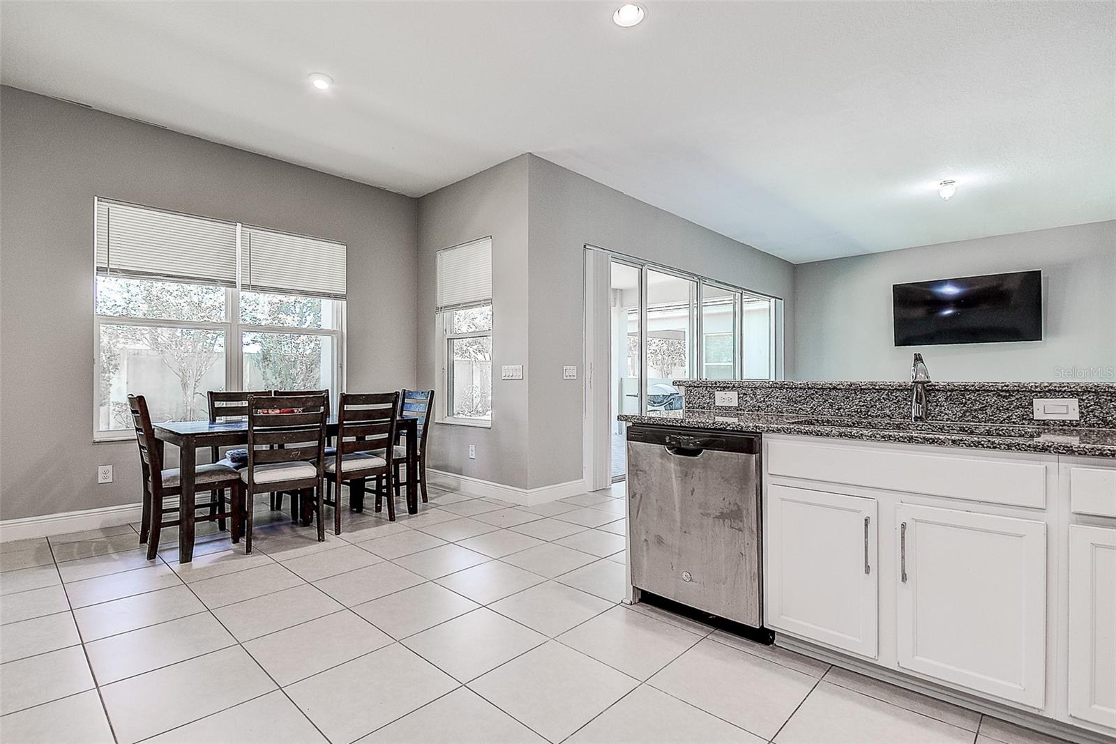 30932 LINDENTREE DR — photo 24