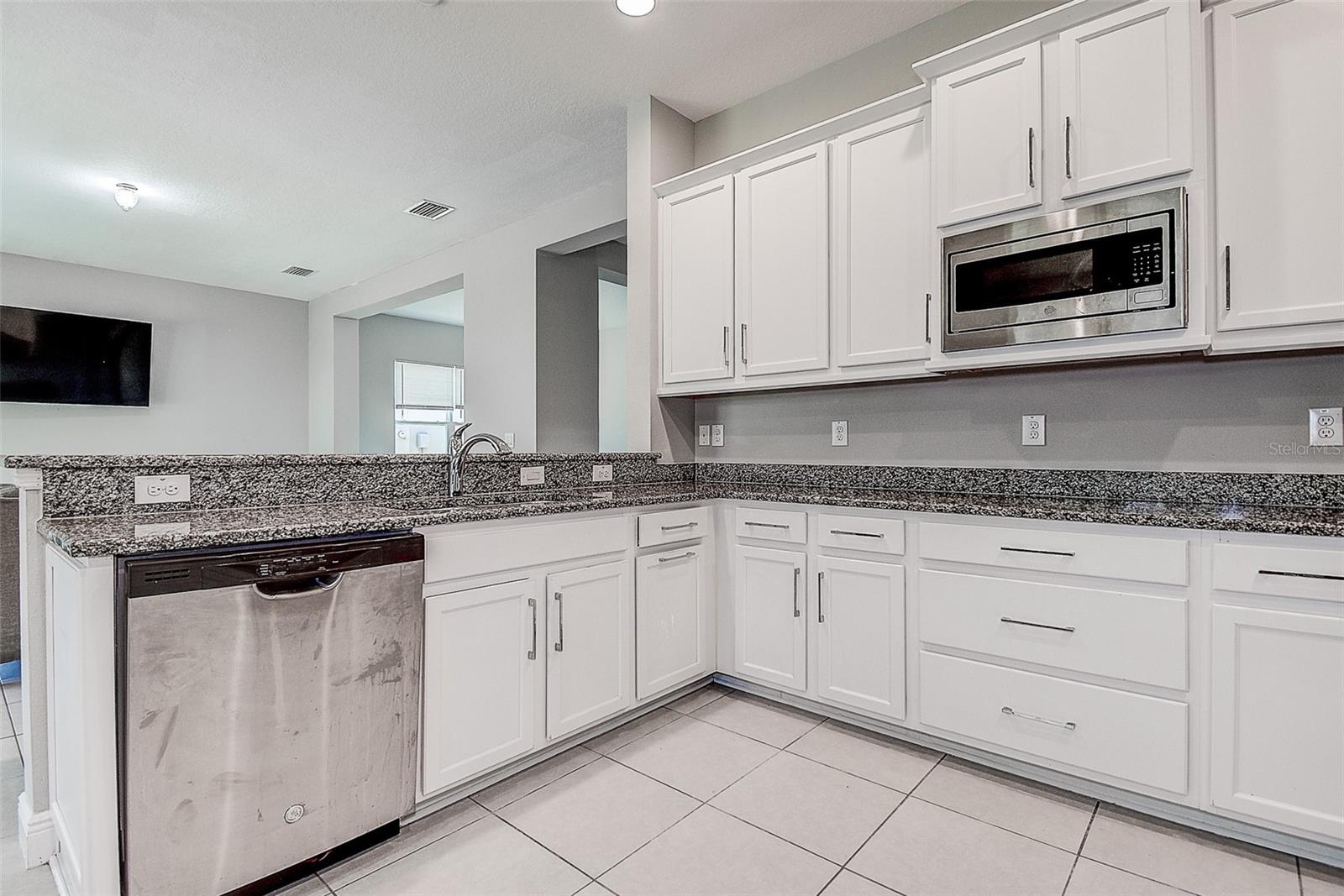 30932 LINDENTREE DR — photo 23