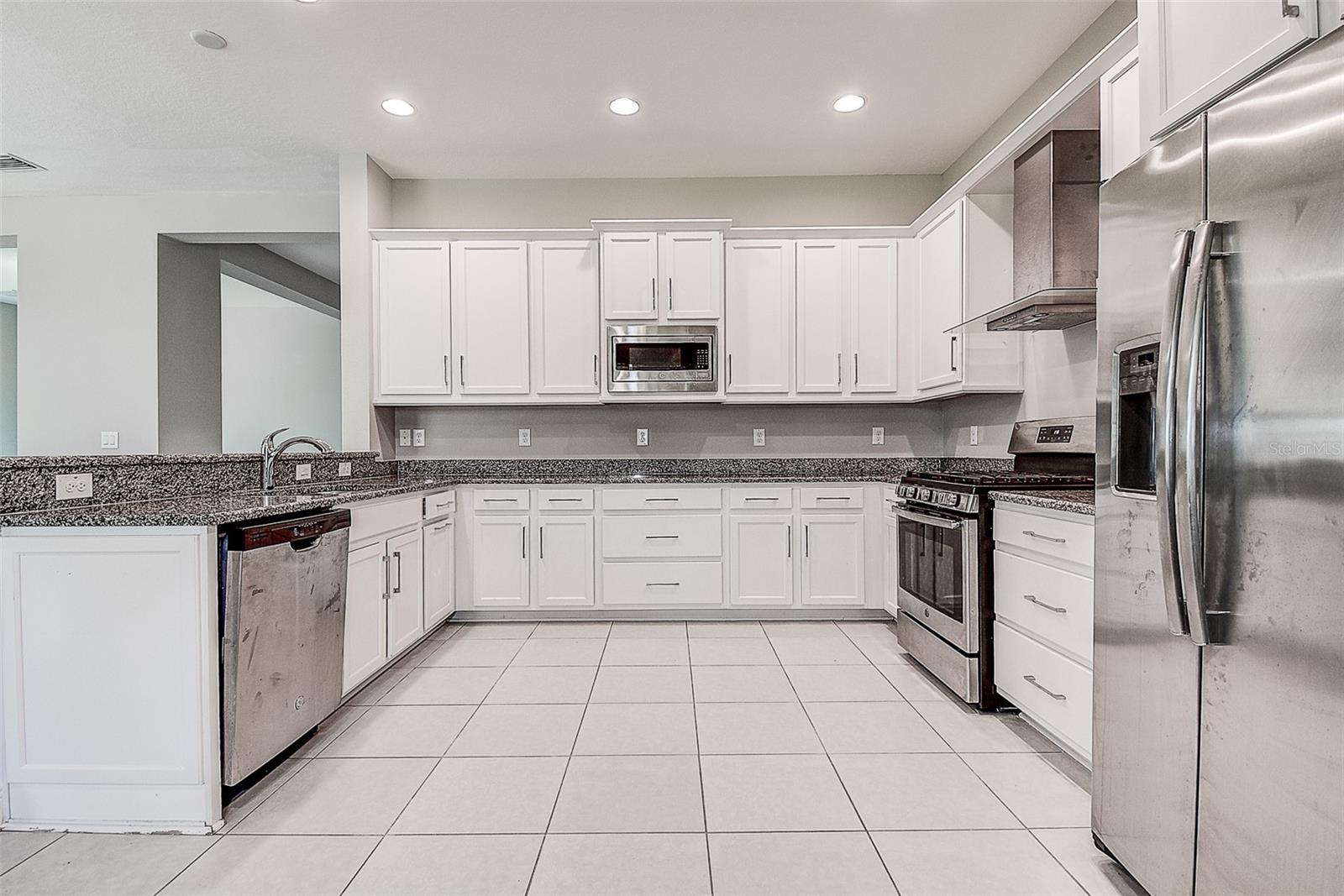 30932 LINDENTREE DR — photo 22