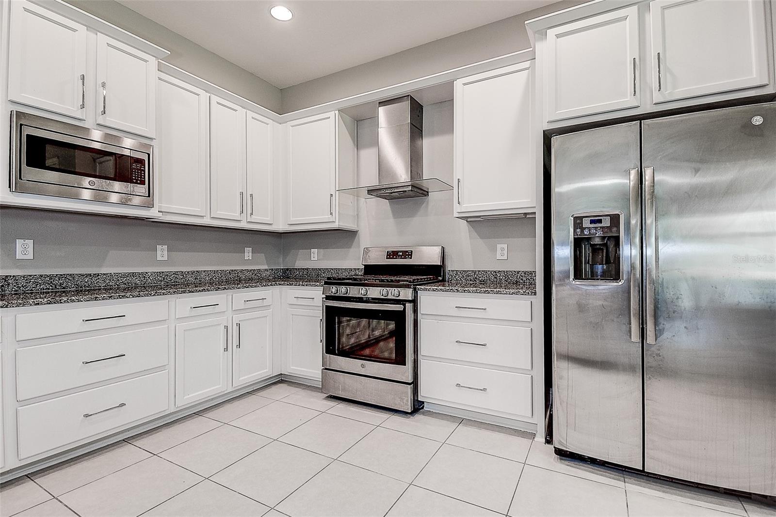 30932 LINDENTREE DR — photo 21