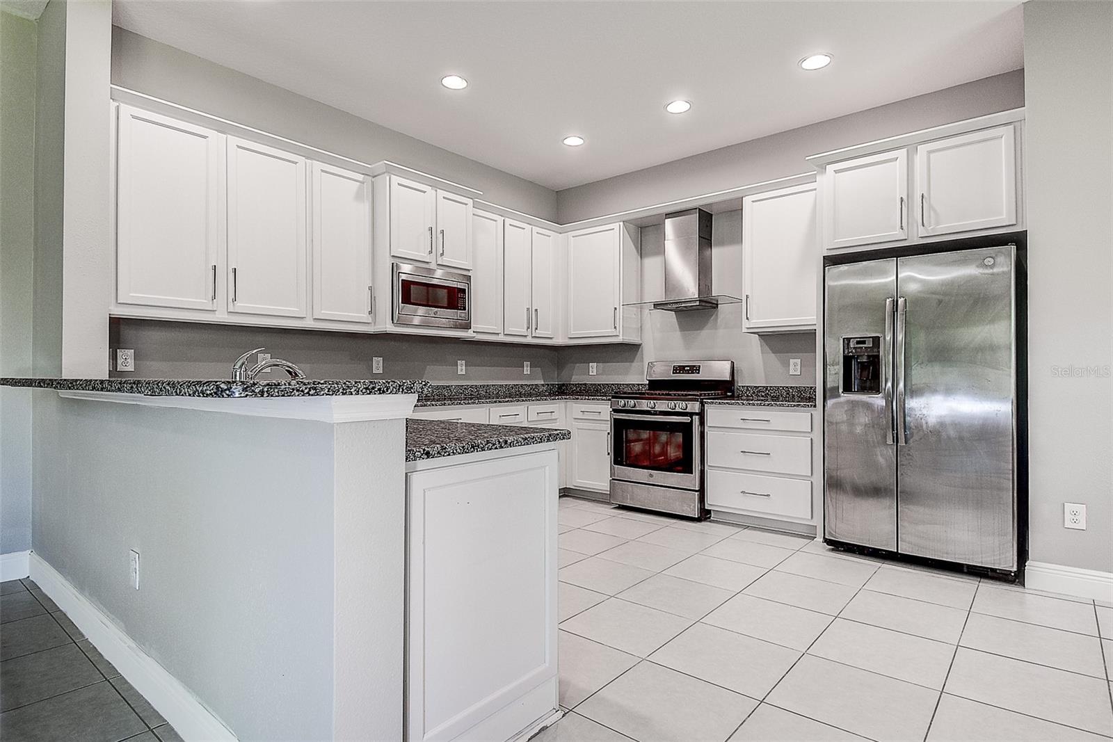 30932 LINDENTREE DR — photo 20