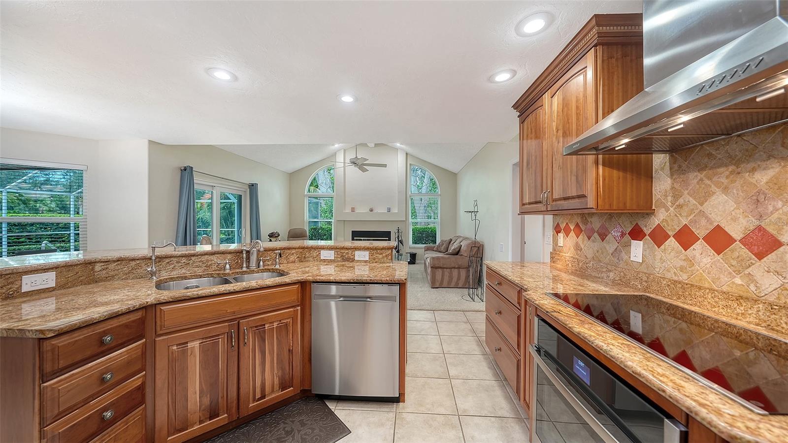 4391 MAPLEWOOD LN — photo 17