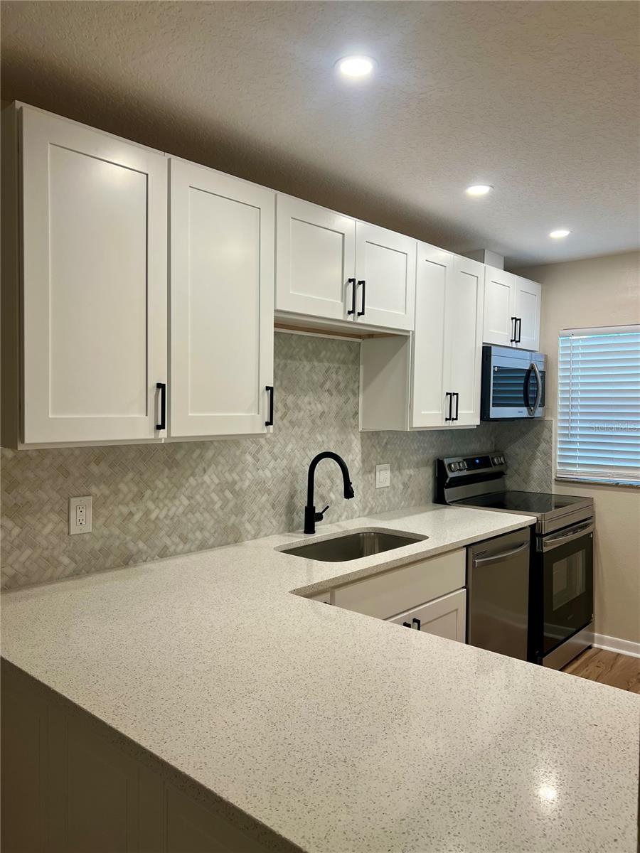 3819 N OAK DR #I42 — photo 8