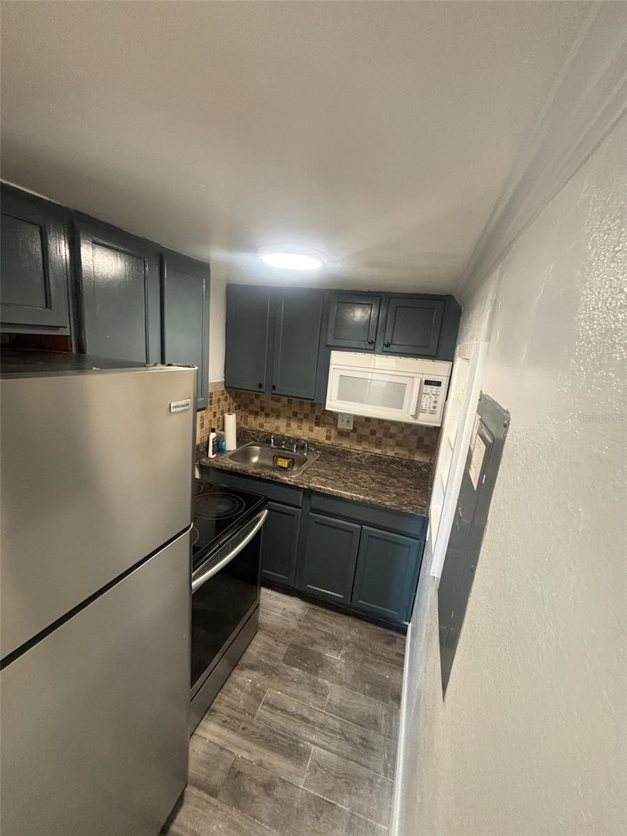1379 S MARTIN LUTHER KING JR AVE — photo 18