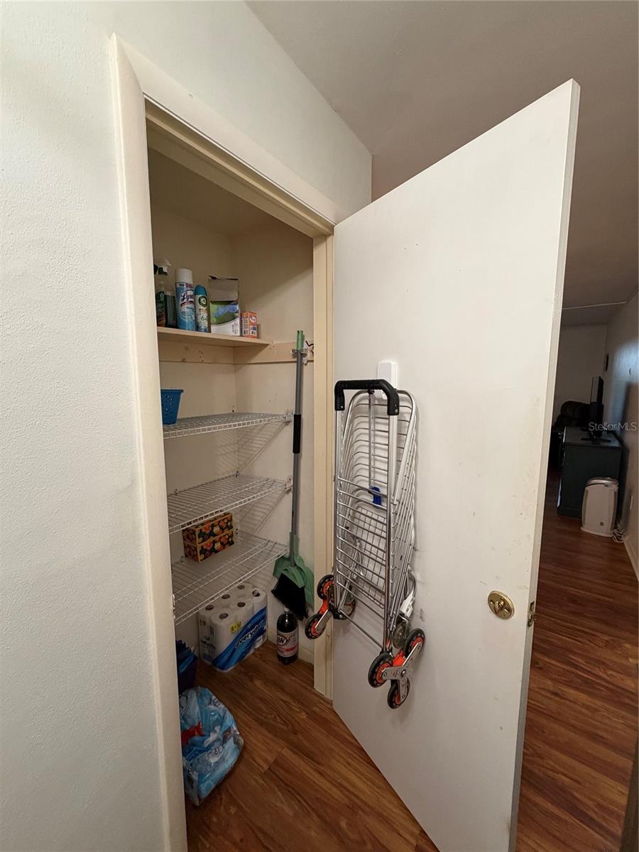 200 GLENNES LN #114 — photo 32