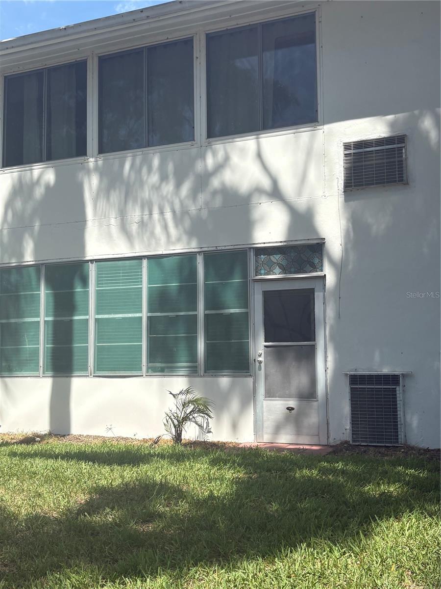 200 GLENNES LN #114 — photo 36