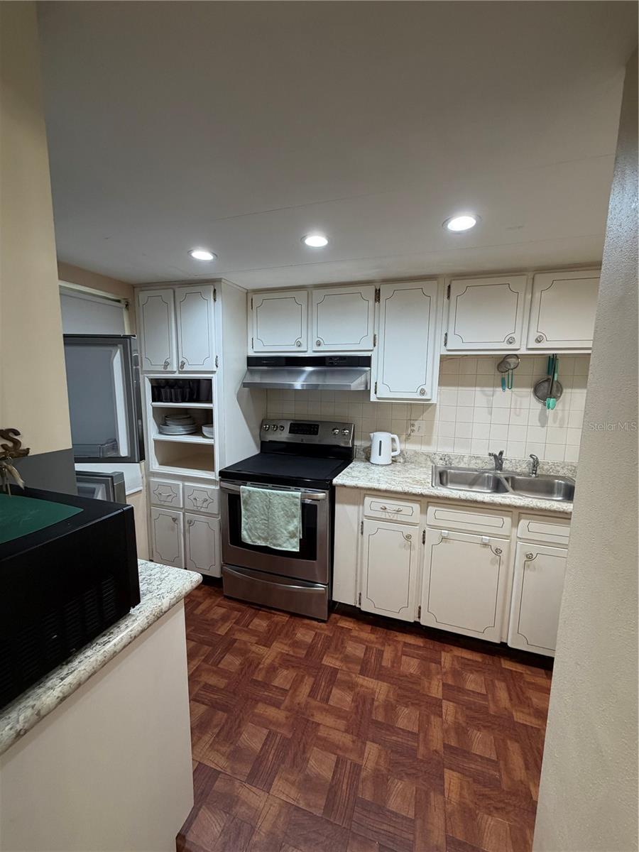 200 GLENNES LN #114 — photo 8