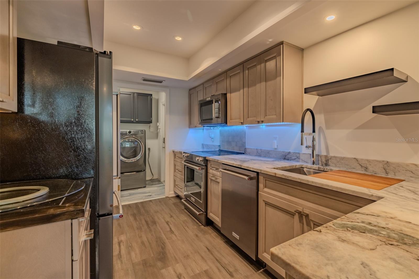 911 GOLFVIEW WOODS DR — photo 21