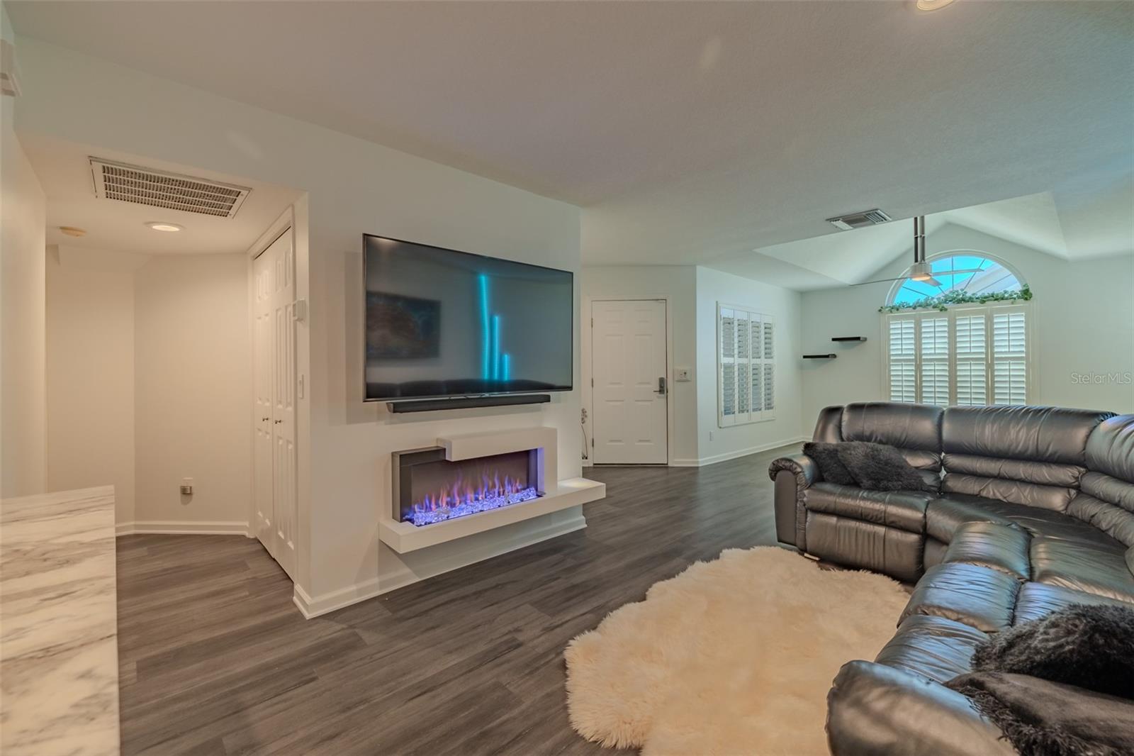 911 GOLFVIEW WOODS DR — photo 17