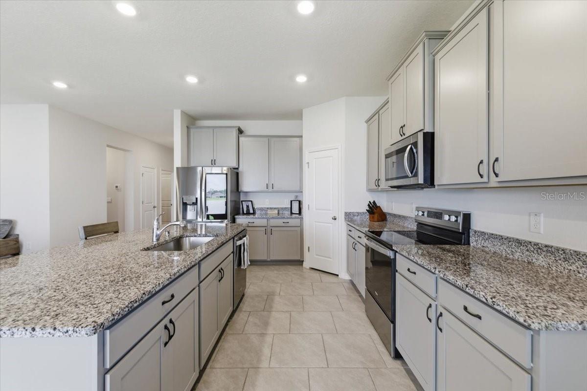 1413 TROPICAL OASIS AVE — photo 8