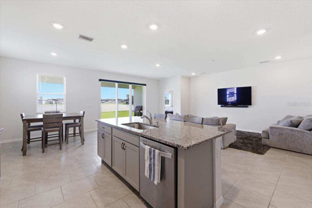 1413 TROPICAL OASIS AVE — photo 7