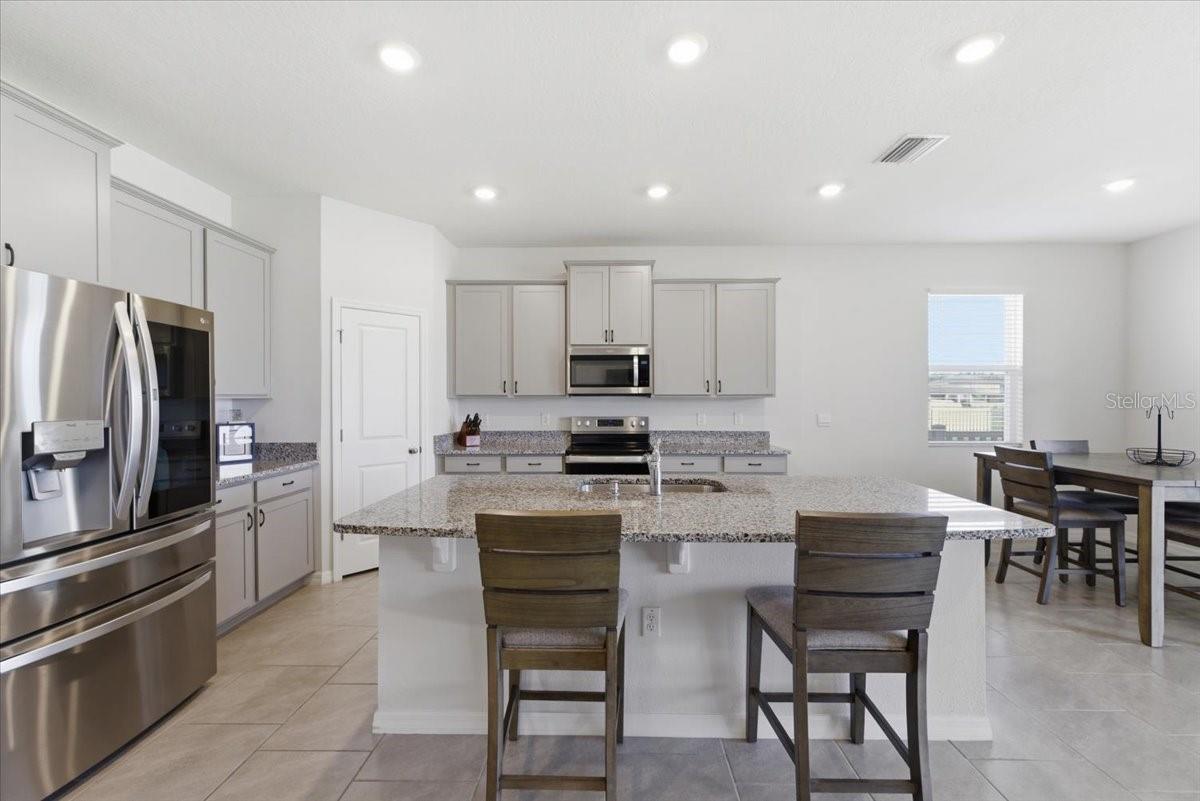 1413 TROPICAL OASIS AVE — photo 5