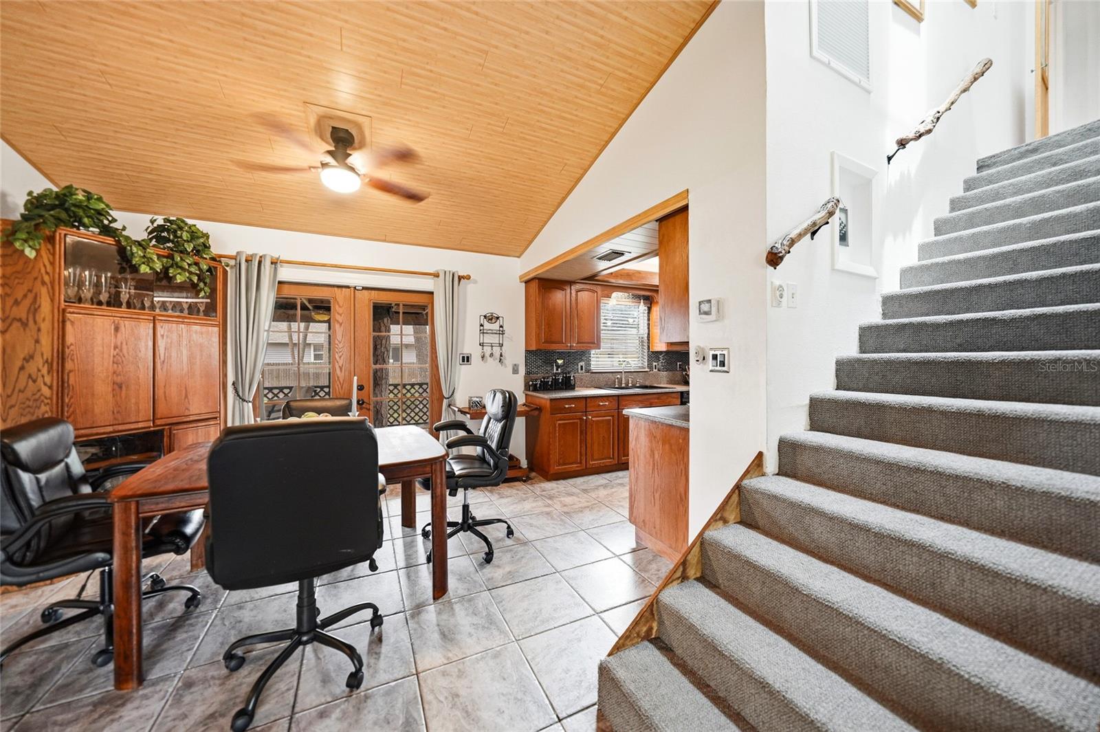 2631 FIESTA DR — photo 10