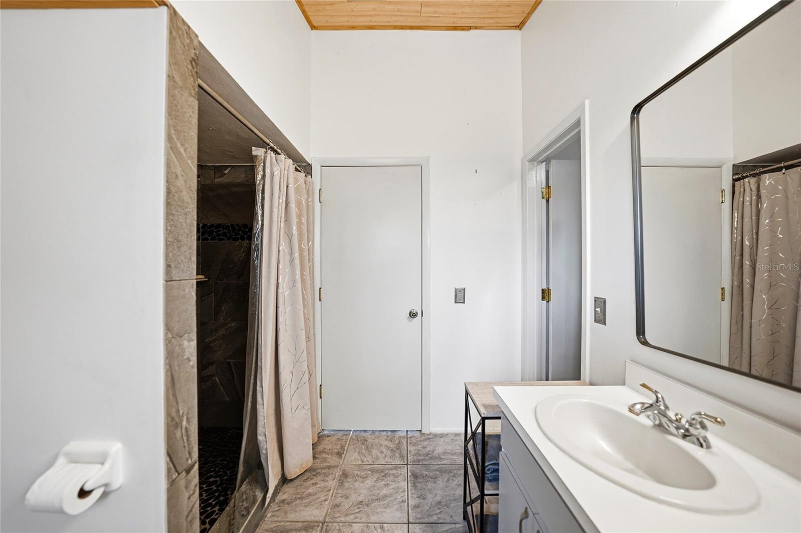 2631 FIESTA DR — photo 25