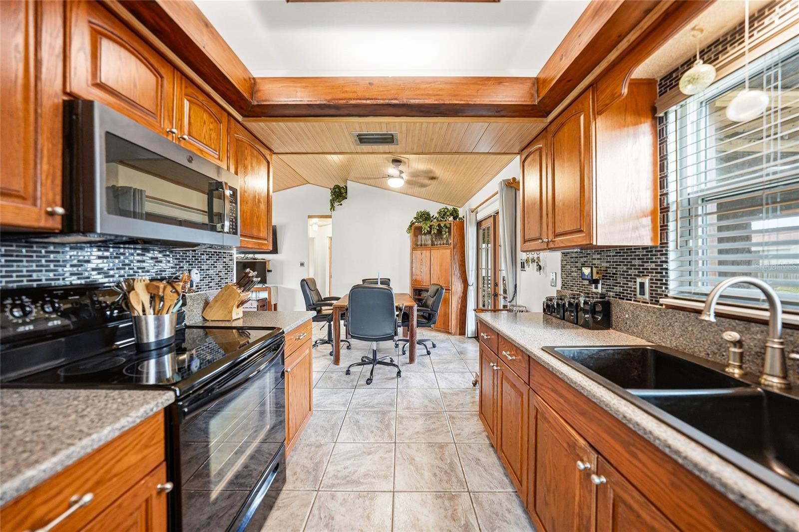 2631 FIESTA DR — photo 13