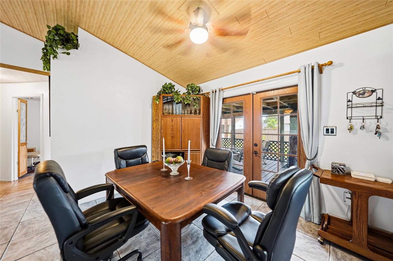 2631 FIESTA DR — photo 16
