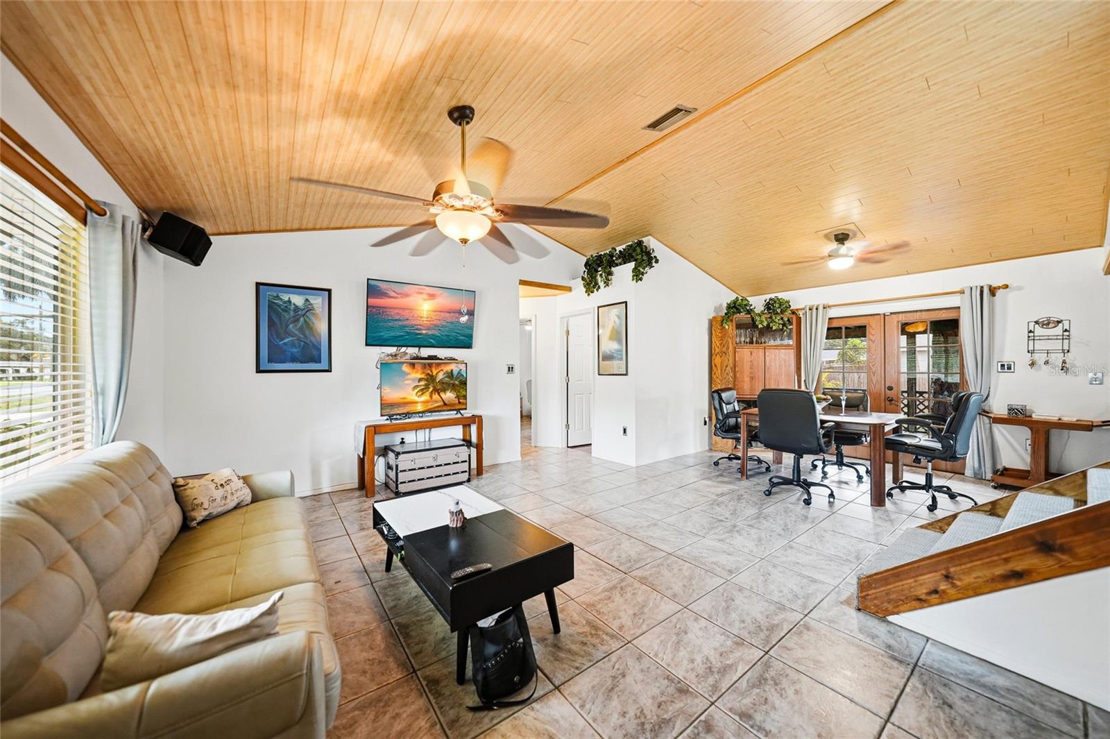 2631 FIESTA DR — photo 5