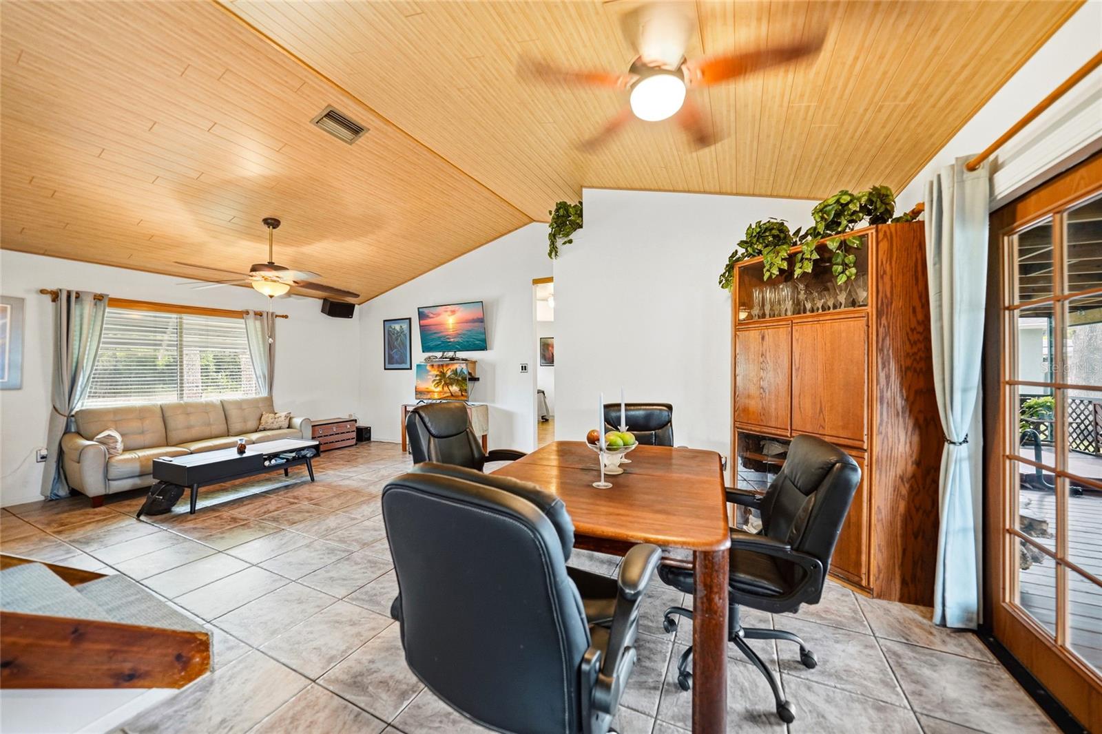 2631 FIESTA DR — photo 11