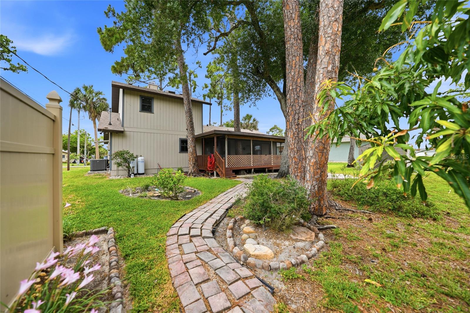 2631 FIESTA DR — photo 40