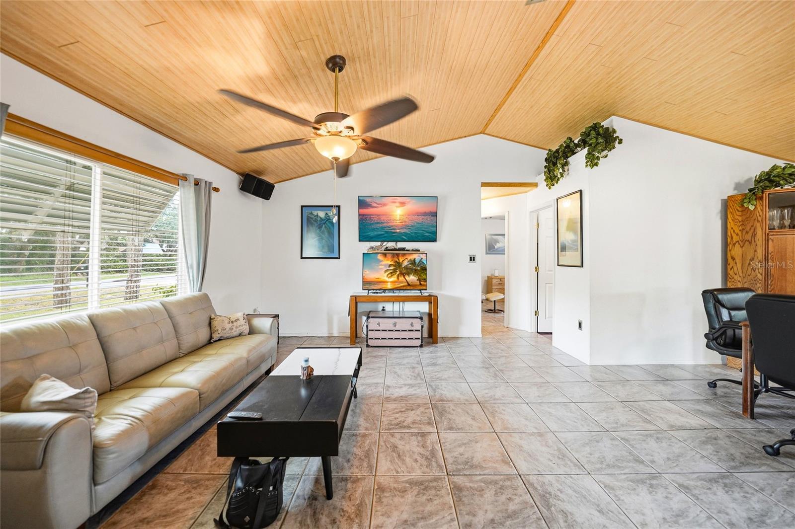 2631 FIESTA DR — photo 3