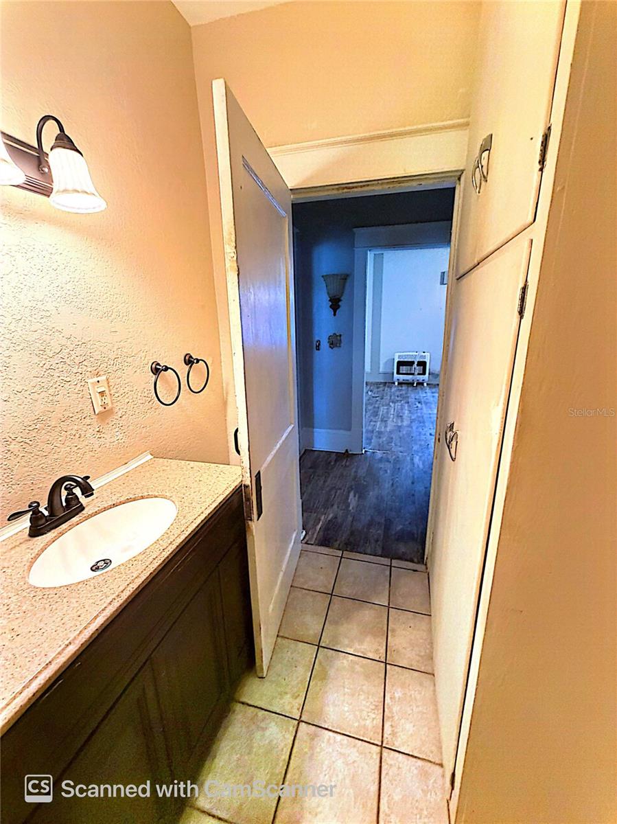 118 W DREW ST — photo 37