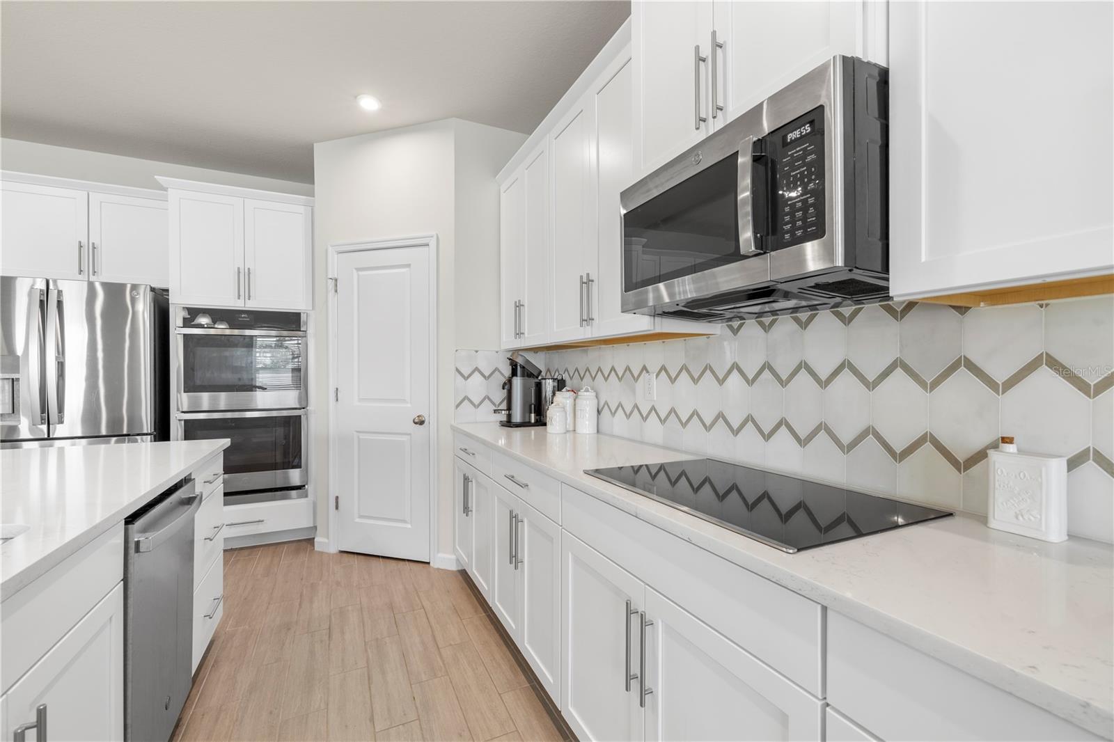 7878 GREENWAY AVE — photo 16